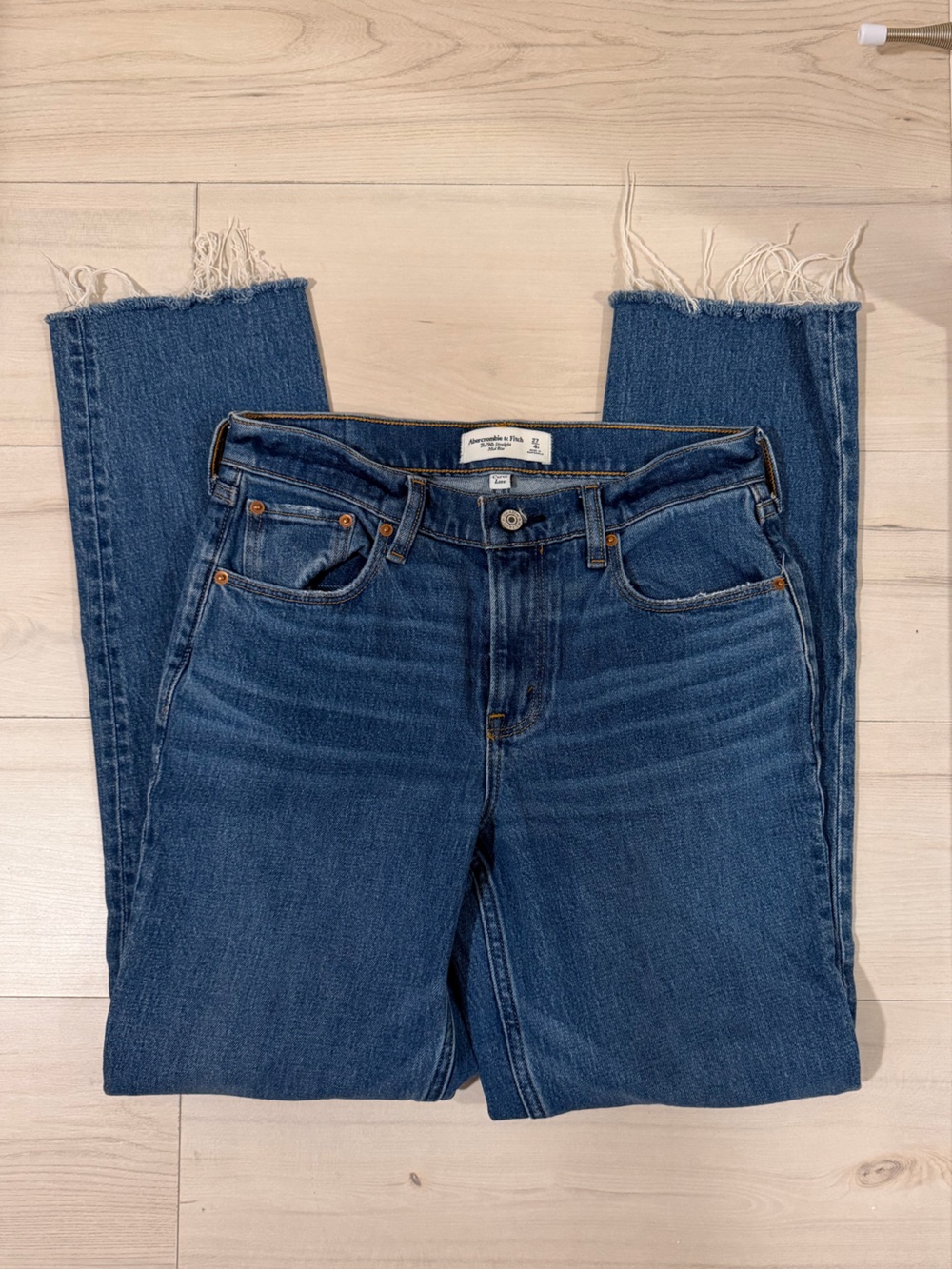 Abercrombie & Fitch Curve Love 90s Mid Rise Straight